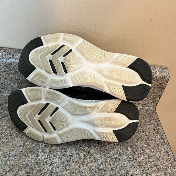 New Balance Fuelcore Razah V1 WRZHLB1 Black Running Shoes Size 6.5 B‎ GUC bin#4 - Picture 9 of 12